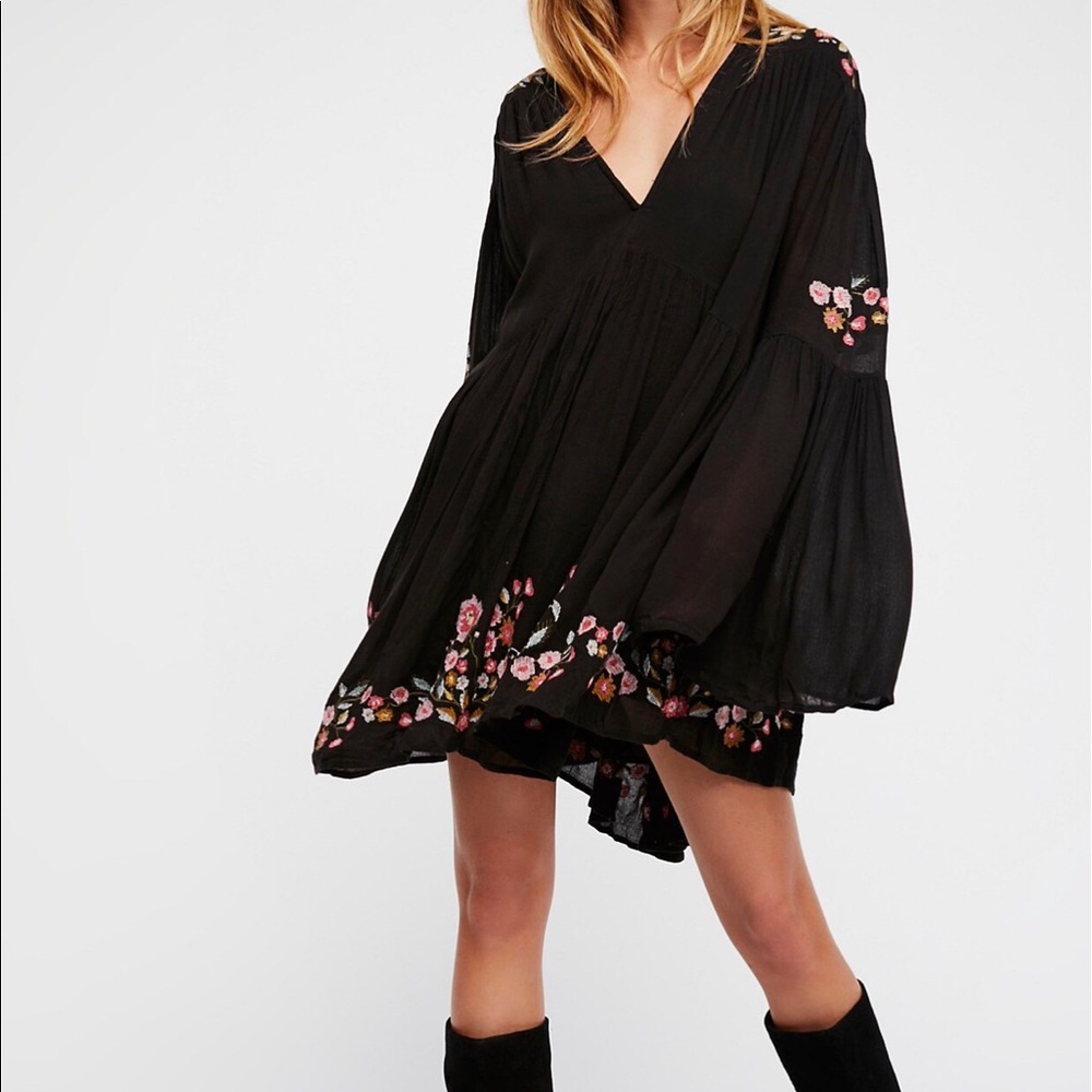 Free People te amo embroidered black mini dress- L
